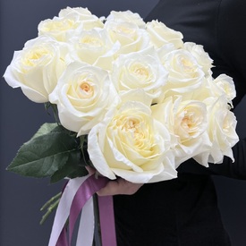 Букет из 15 белых роз пионовидных Кендел Лайт 50см