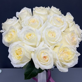Букет из 15 белых роз пионовидных Кендел Лайт 50см
