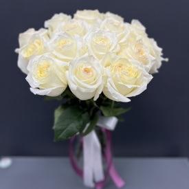 Букет из 15 белых роз пионовидных Кендел Лайт 50см