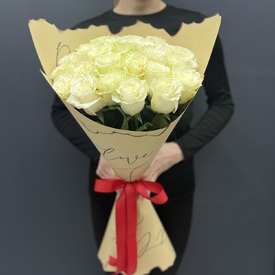 Букет из 25 белых роз Мондиаль 50см