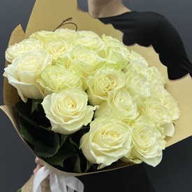 Букет из 25 белых роз 70см
