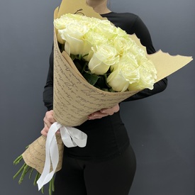 Букет из 25 белых роз 70см