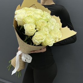 Букет из 25 белых роз 70см