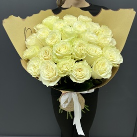 Букет из 25 белых роз 70см