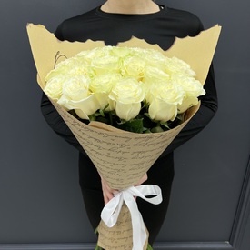 Букет из 25 белых роз 70см