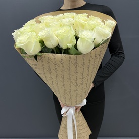 Букет из 25 белых роз Мондиаль 70 см