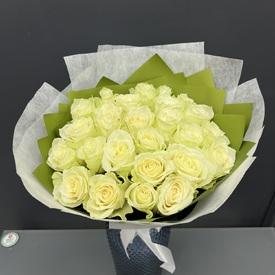 Букет из 25 белых роз 40см