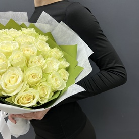 Букет из 25 белых роз 40см