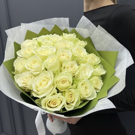 Букет из 25 белых роз 40см