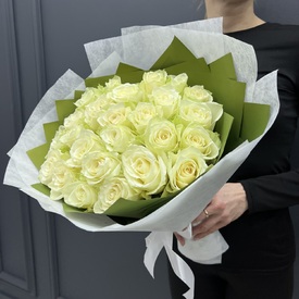 Букет из 25 белых роз 40см