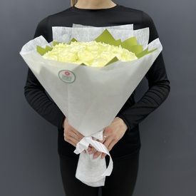 Букет из 25 белых роз 40см