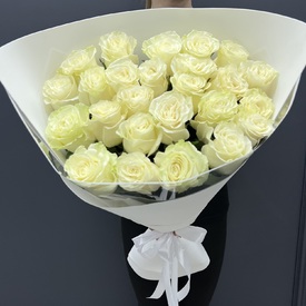 Букет из 25 белых роз 80см