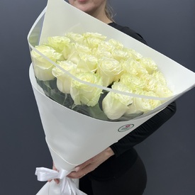 Букет из 25 белых роз 80см