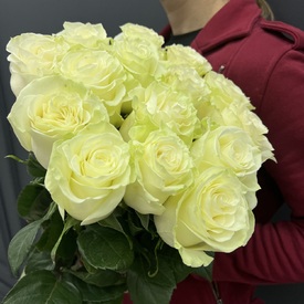 Букет из 15 белых роз Мондиаль 70см