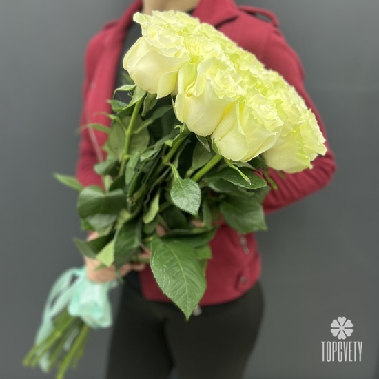 Букет из 15 белых роз Мондиаль 70см