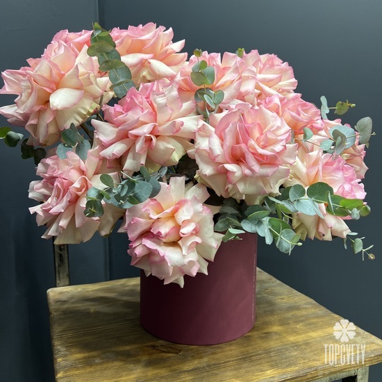 Букет из 15 розовых роз в коробке