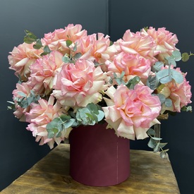 Букет из 15 розовых роз в коробке