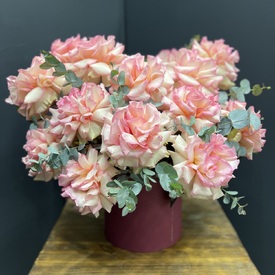 Букет из 15 розовых роз в коробке