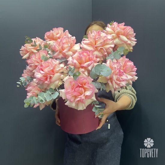 Букет из 15 розовых роз в коробке