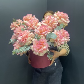 Букет из 15 розовых роз в коробке