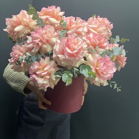 Букет из 15 розовых роз в коробке