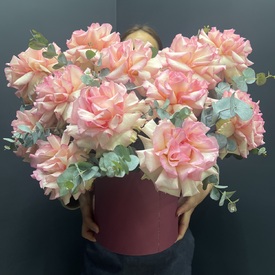 Букет из 15 розовых роз в коробке