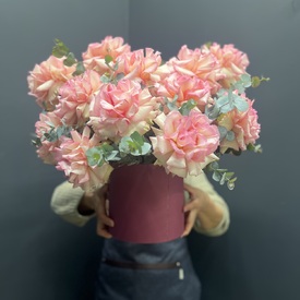 Букет из 15 розовых роз в коробке