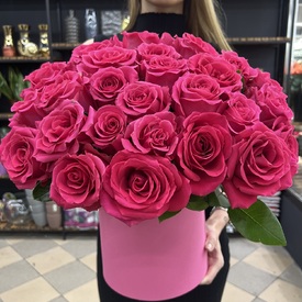 Букет из 25 розовых роз в коробке