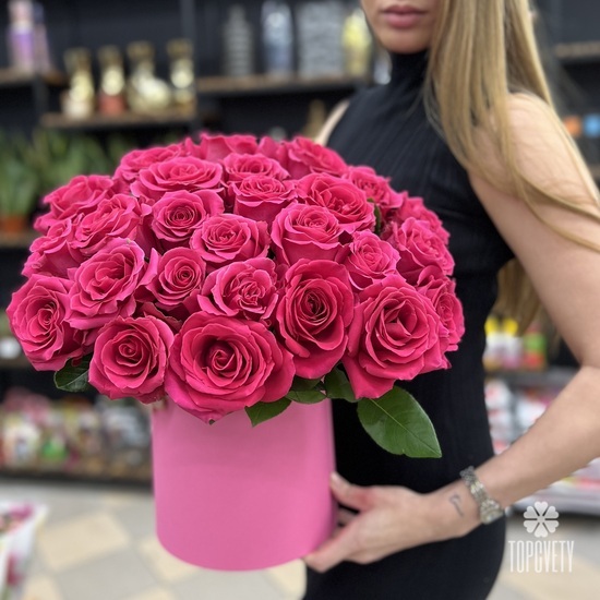 Букет из 25 розовых роз в коробке