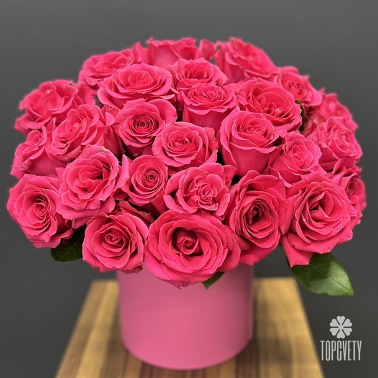 Букет из 25 розовых роз в коробке