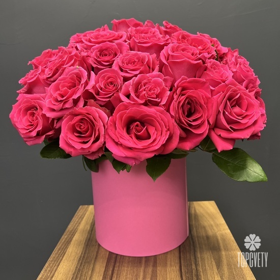 Букет из 25 розовых роз в коробке