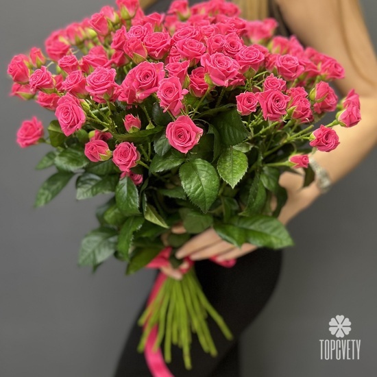 Букет из 25 розовых кустовых роз 50см