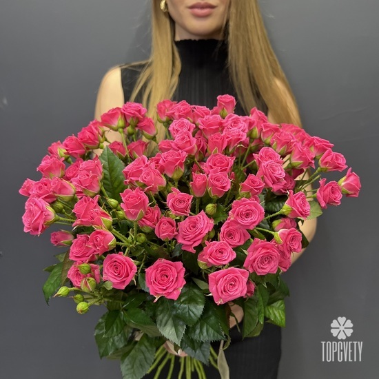 Букет из 15 розовых кустовых роз 50см