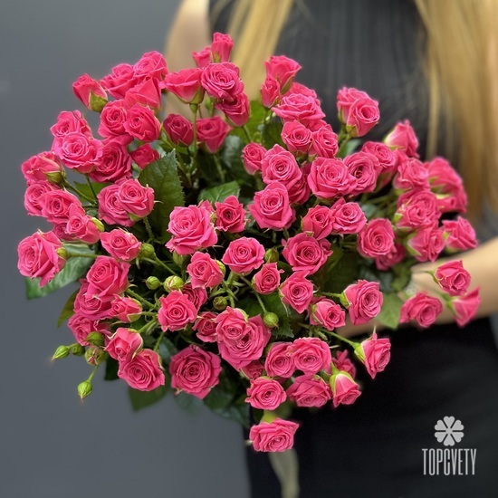 Букет из 15 розовых кустовых роз 50см