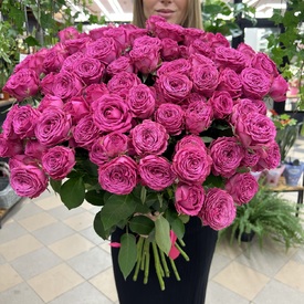 Букет из 25 кустовых пионовидных роз 80см