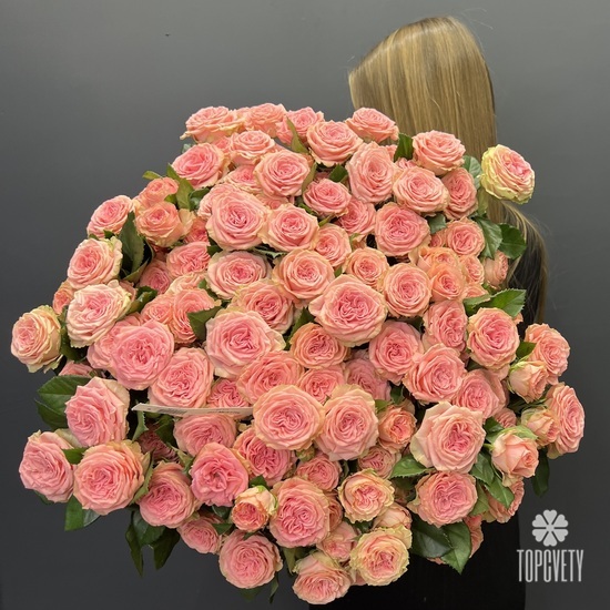 Букет из 25 кустовых пионовидных  роз 