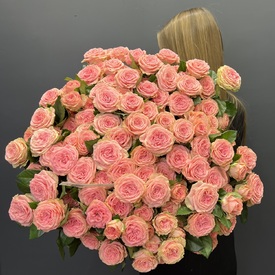 Букет из 25 кустовых пионовидных  роз 