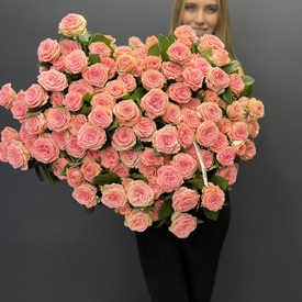 Букет из 25 кустовых пионовидных  роз 
