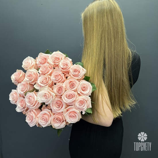 Букет из 25 розовых роз Би Свит 70см