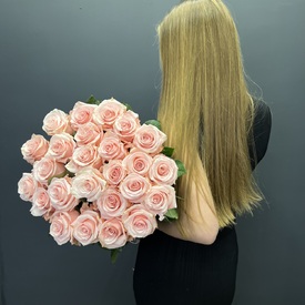 Букет из 25 розовых роз Би Свит 70см