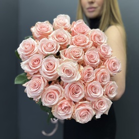 Букет из 25 розовых роз Би Свит 70см