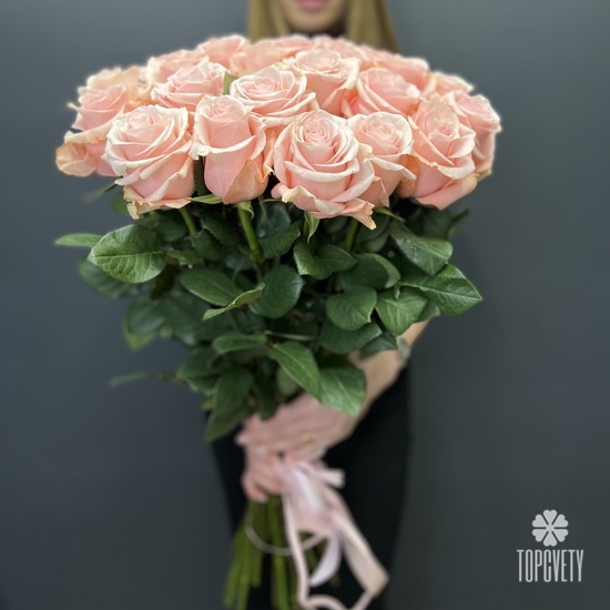 Букет из 25 розовых роз Би Свит 70см