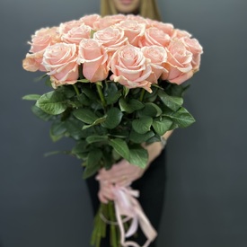 Букет из 25 розовых роз Би Свит 70см