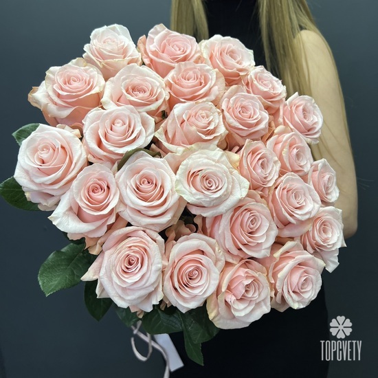 Букет из 25 розовых роз Би Свит 70см