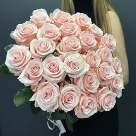 Букет из 25 розовых роз Би Свит 70см
