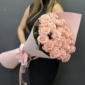 Букет из 25 розовых роз 70см
