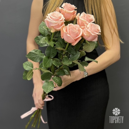 Букет из 5 розовых роз высоких