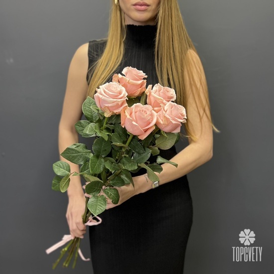 Букет из 5 розовых роз высоких