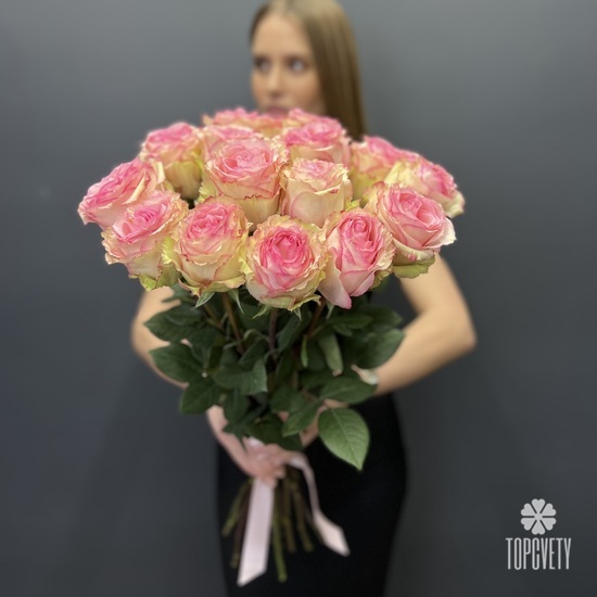 Букет из 15 розовых роз Эквадор 50см