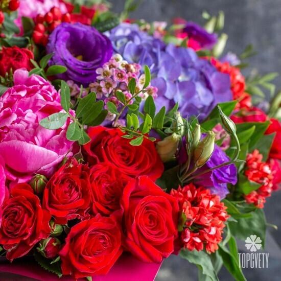Букет из роз, пионов и гортензий Контраст